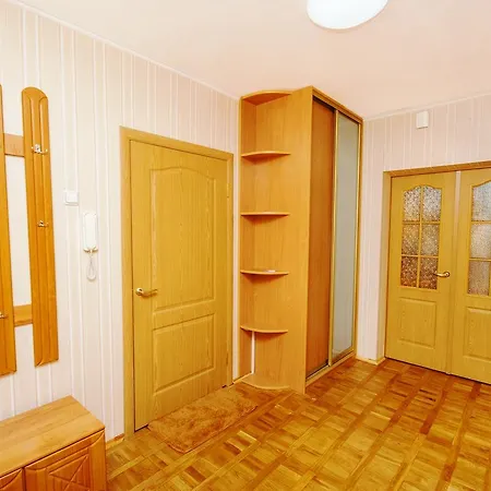 Molnar Spaliernaja 4-2 *